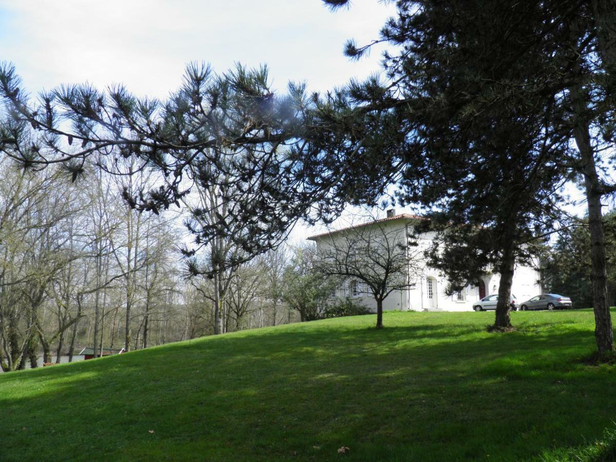 L'Escalere Bed & Breakfast Arnaud-Guilhem Bagian luar foto