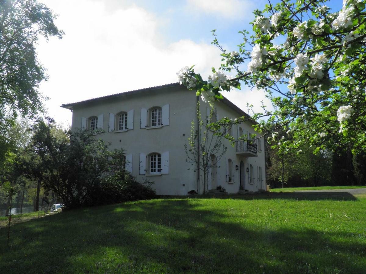 L'Escalere Bed & Breakfast Arnaud-Guilhem Bagian luar foto