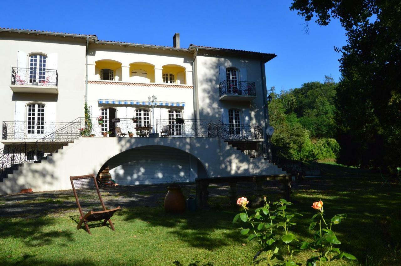 L'Escalere Bed & Breakfast Arnaud-Guilhem Bagian luar foto