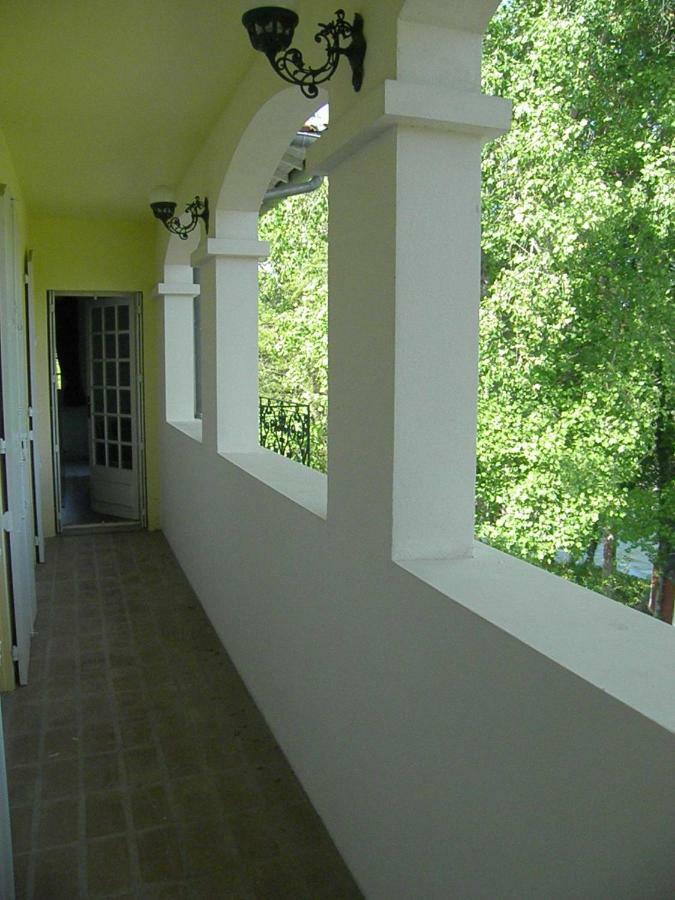 L'Escalere Bed & Breakfast Arnaud-Guilhem Bagian luar foto