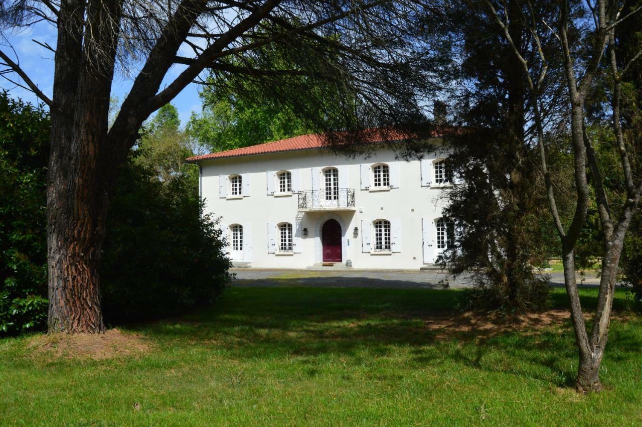 L'Escalere Bed & Breakfast Arnaud-Guilhem Bagian luar foto